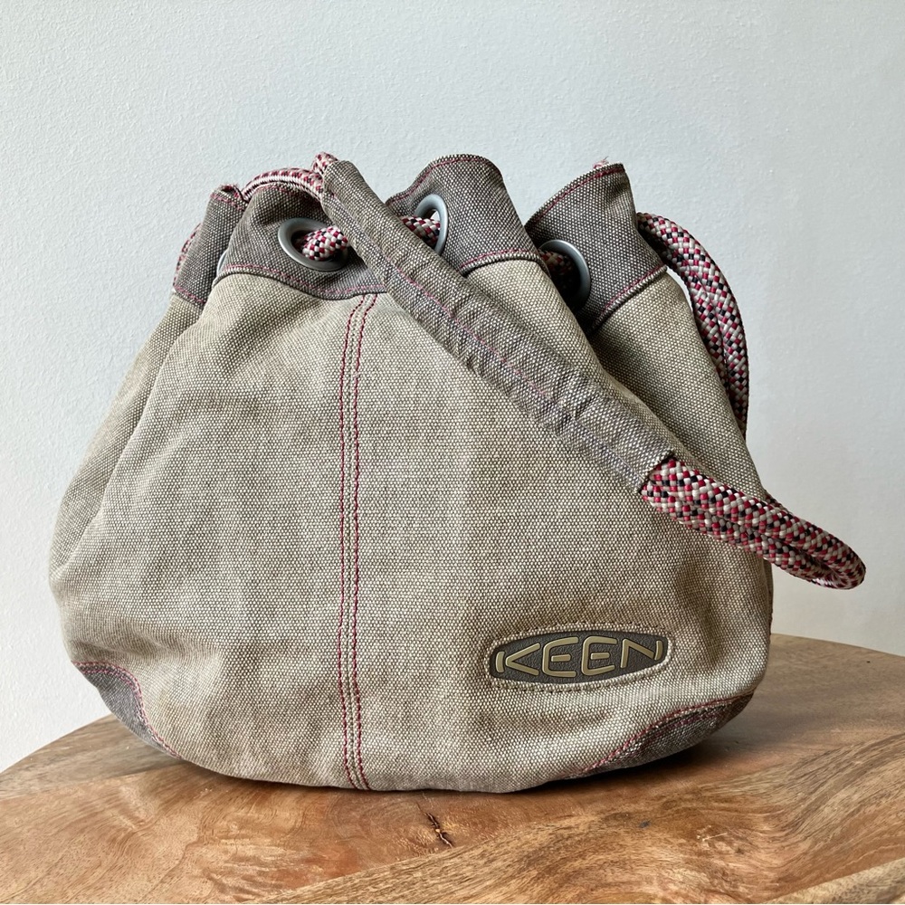 Keen | Canvas Drawstring Slouch Shoulder Bag